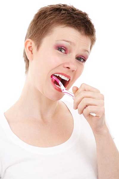 Women brushing her teeth